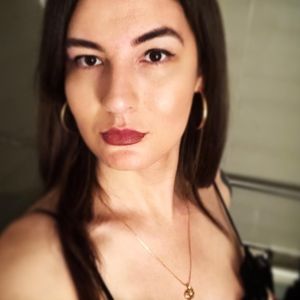 Meet your Posher, Safíra